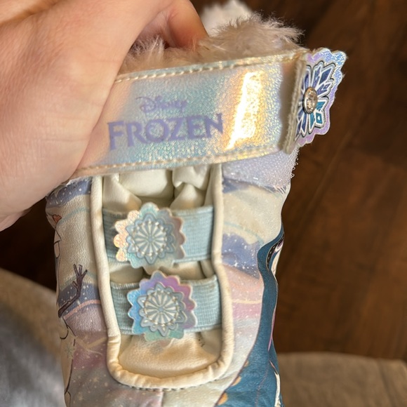 FROZEN snow boots ❄️ - Picture 4 of 6